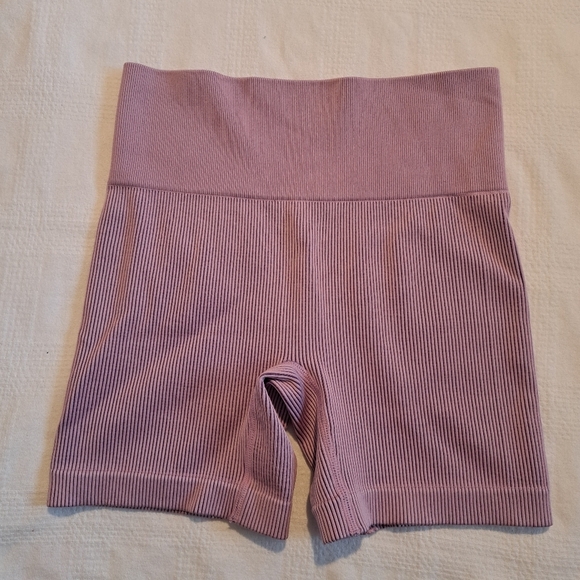 Colsie women's size M ribbed pink shorts, NWOT - Picture 1 of 5